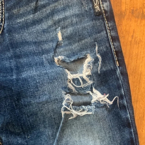 Stylish Blue Distressed Women Jeans - Picture 3 of 8